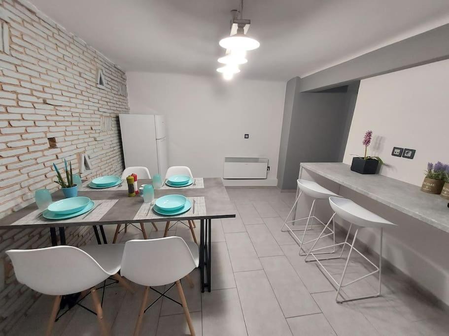 Anastasia'S Apartment With Yard Atenas Exterior foto