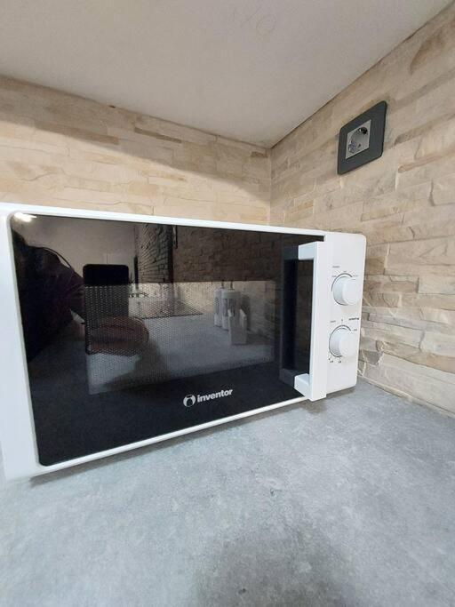 Anastasia'S Apartment With Yard Atenas Exterior foto