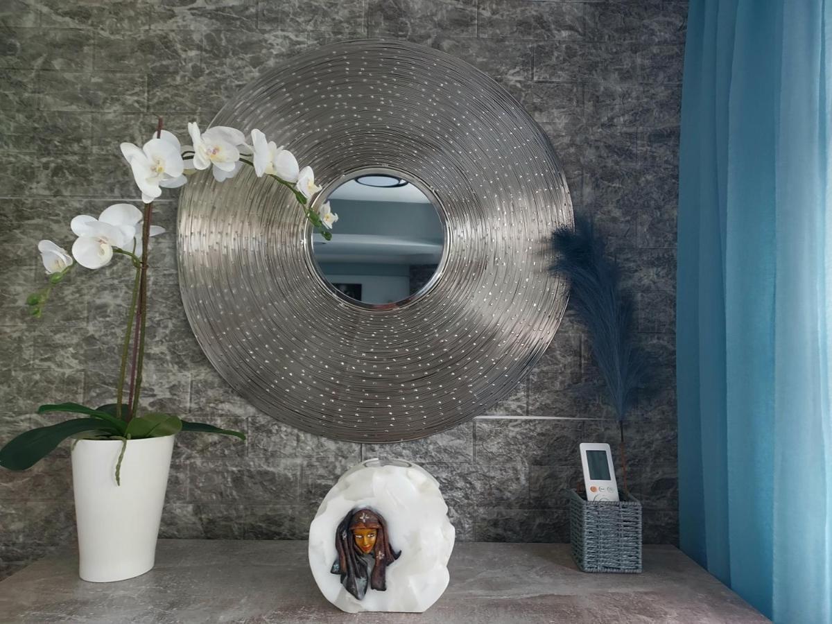 Anastasia'S Apartment With Yard Atenas Exterior foto